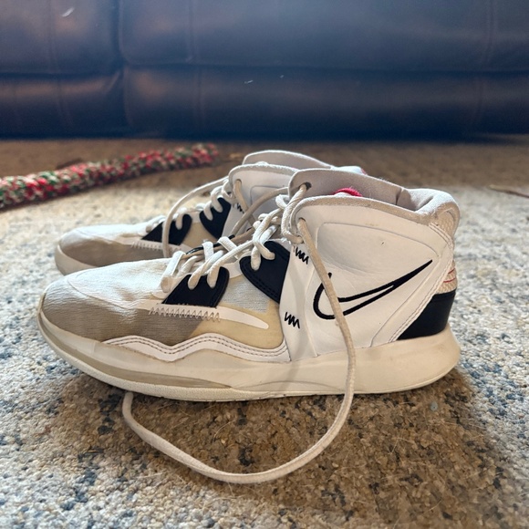 Nike Kyrie - Picture 1 of 1